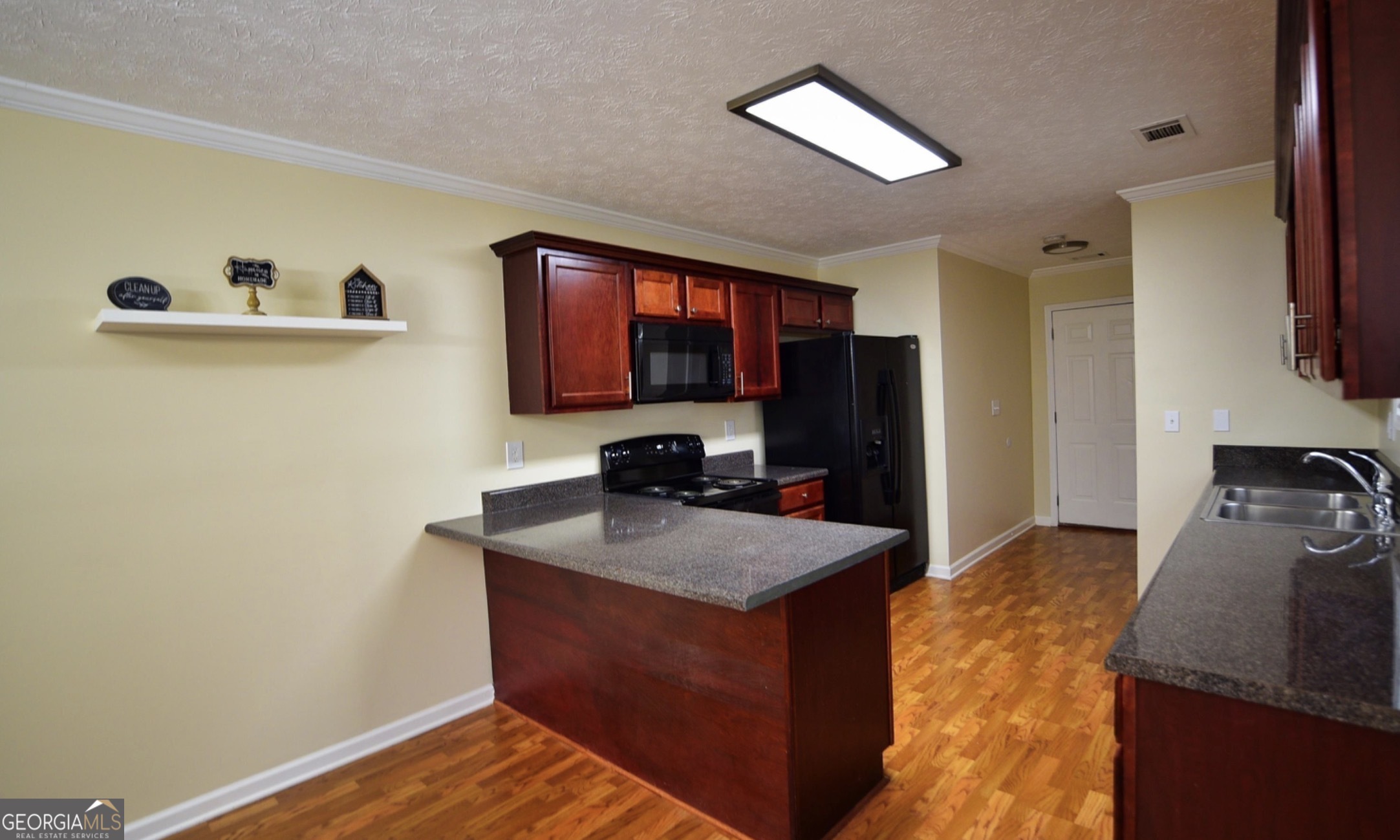 105 Redwood Drive Property Photo 5