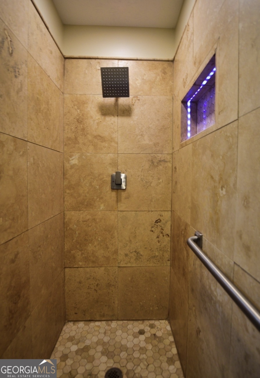 105 Redwood Drive Property Photo 8
