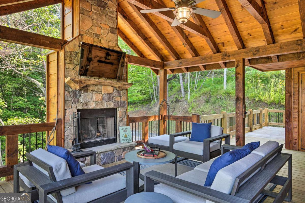 142 S Dream Catcher Property Photo 2