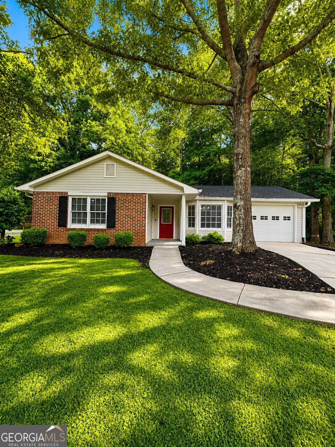 613 Windsor Drive Se Property Photo 1