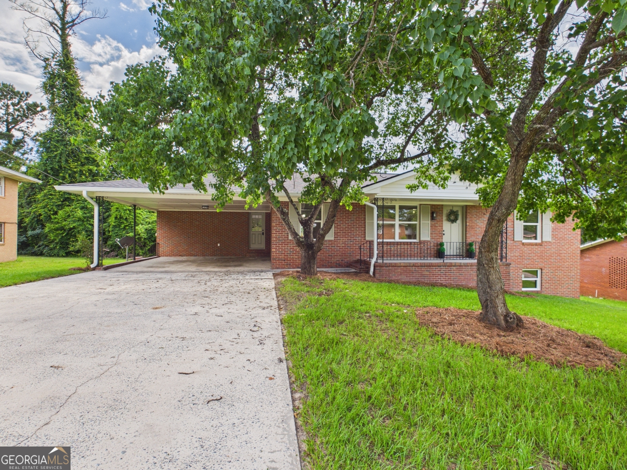 1562 Berkshire Drive Property Photo 1