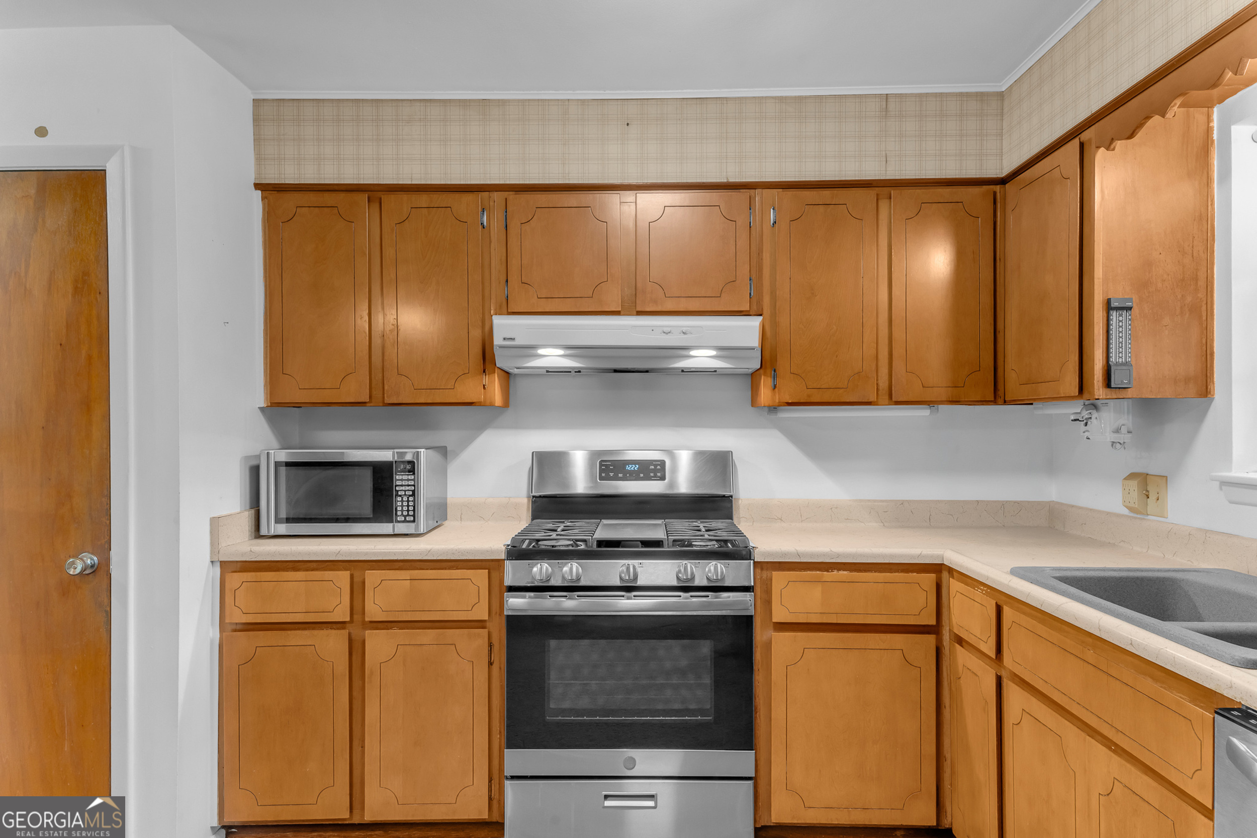 13107 Hermitage Road Property Photo 6