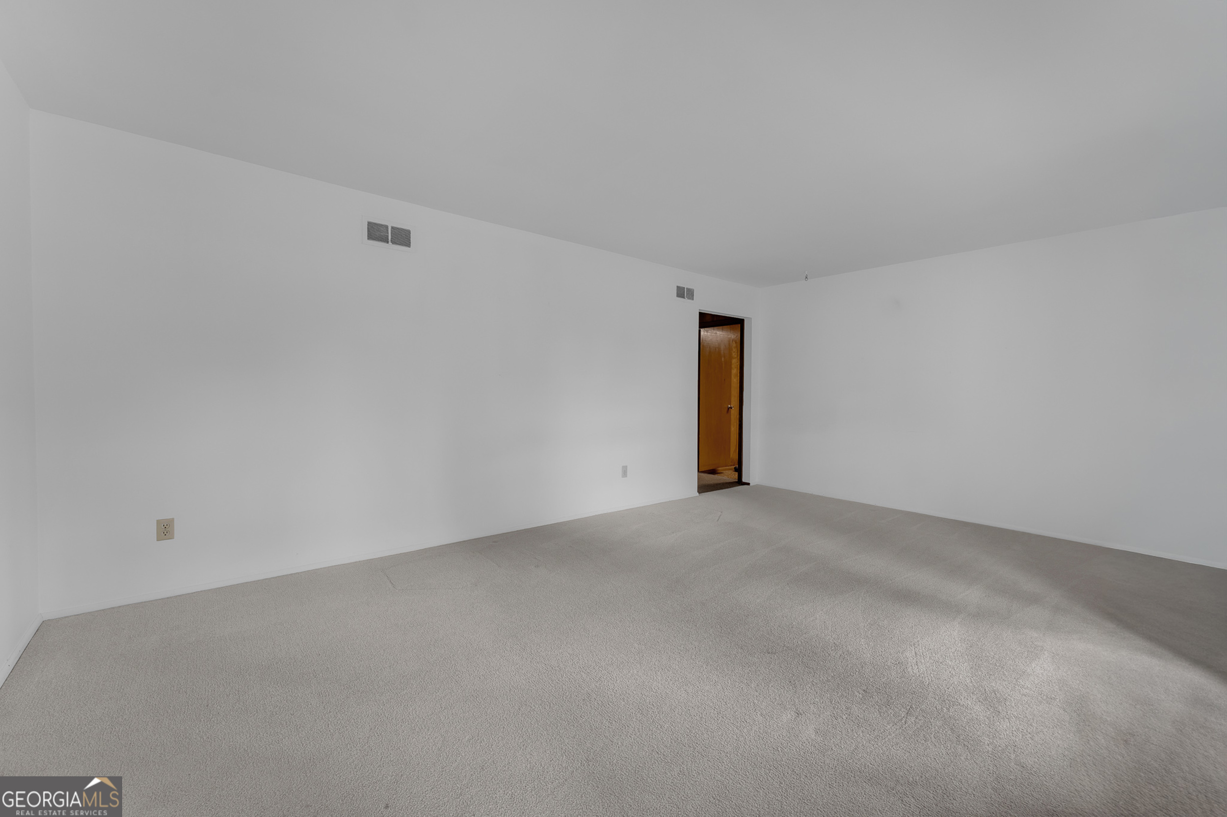 13107 Hermitage Road Property Photo 8