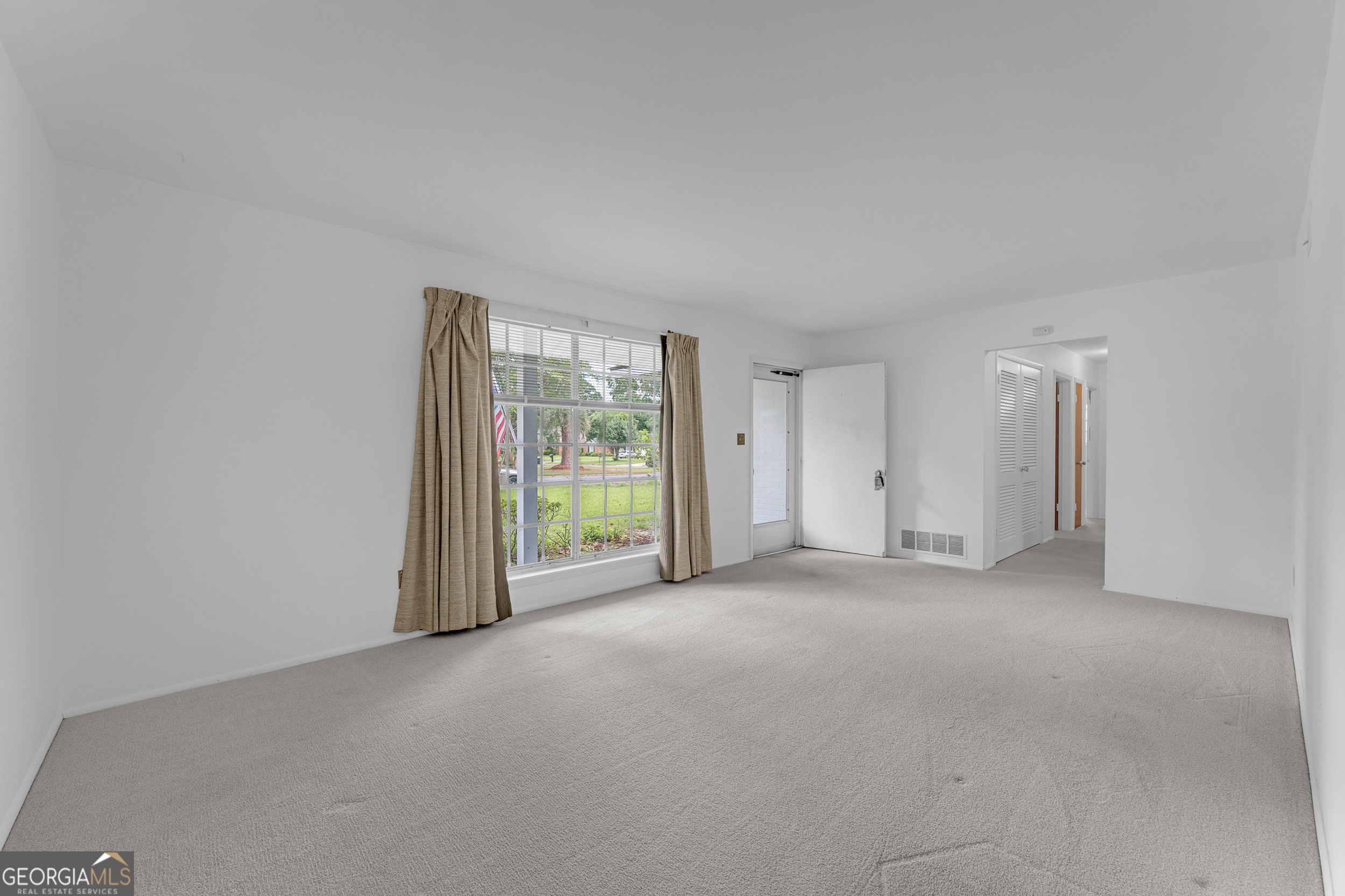 13107 Hermitage Road Property Photo 9