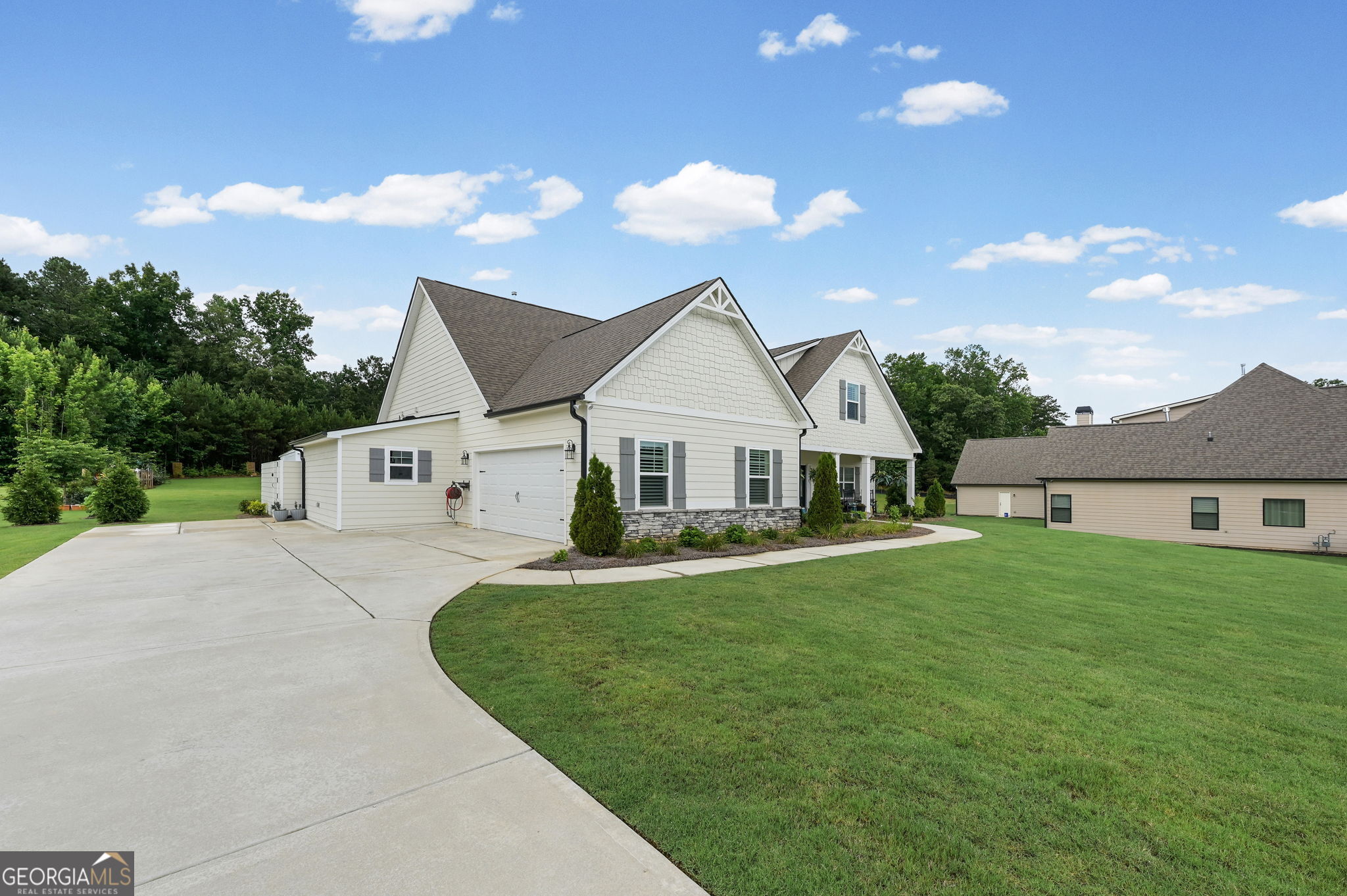 185 Cedara Drive Property Photo 3