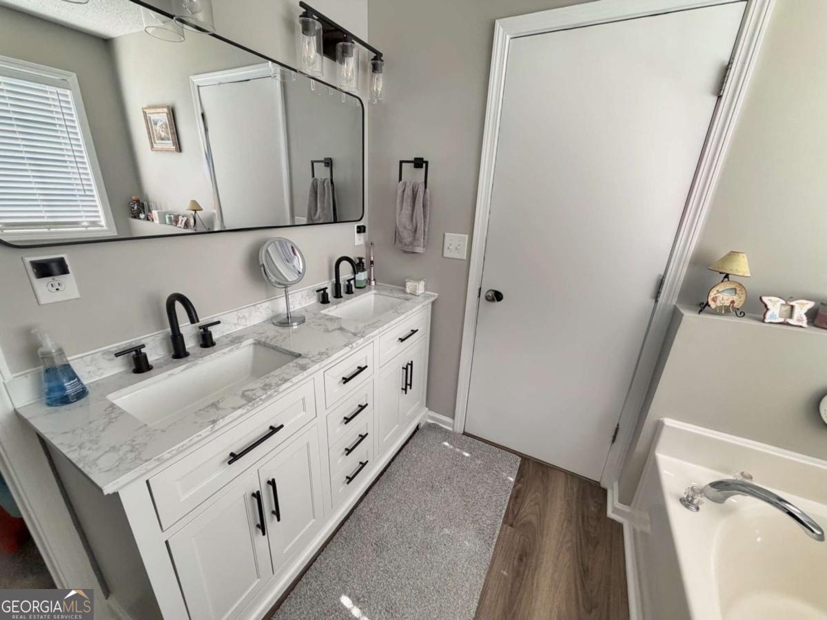 713 Moonlite Trace Property Photo 4