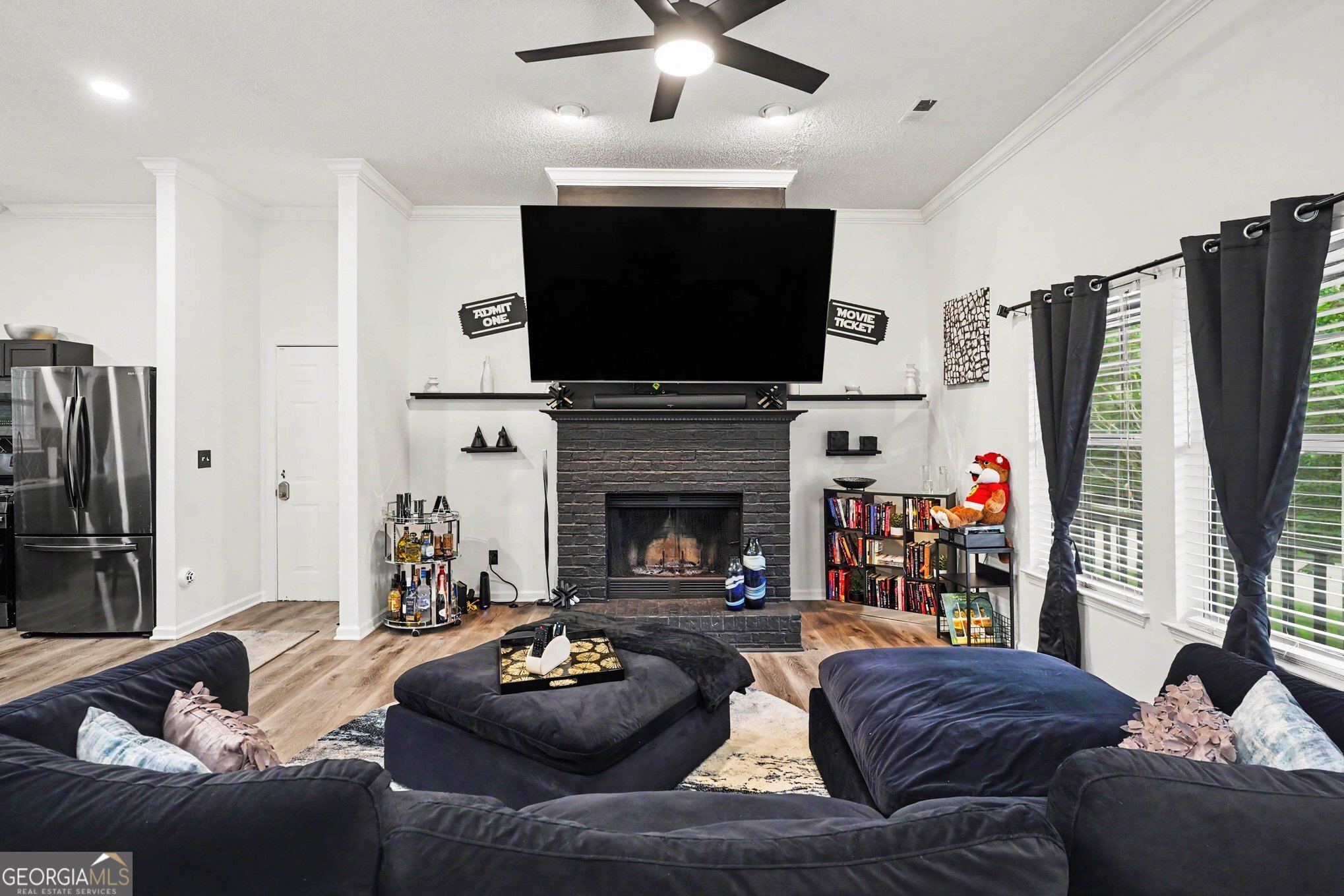 75 Contour Drive Property Photo 1