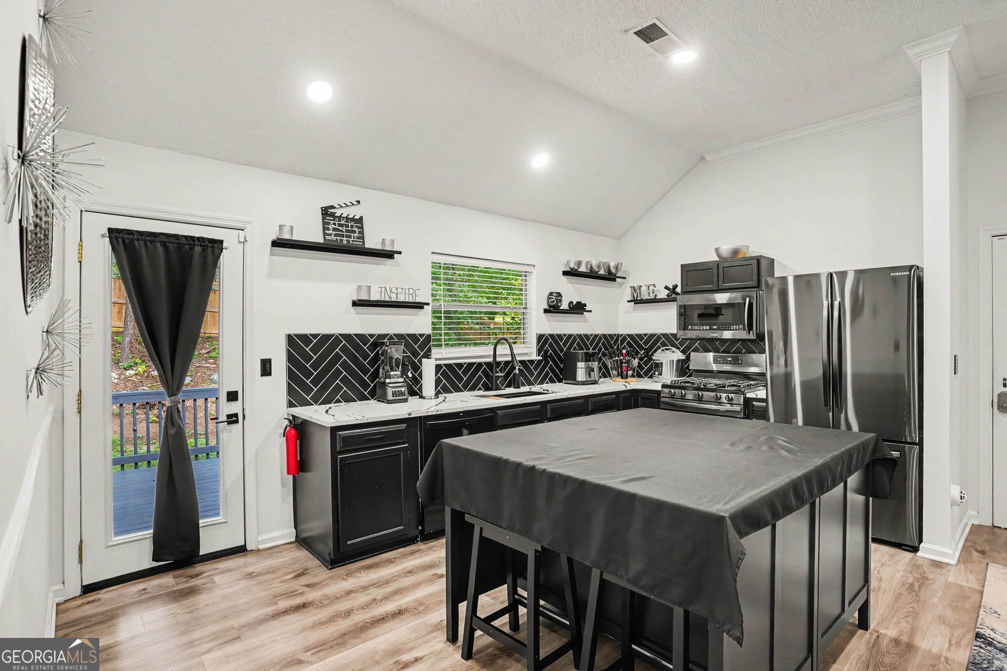 75 Contour Drive Property Photo 5