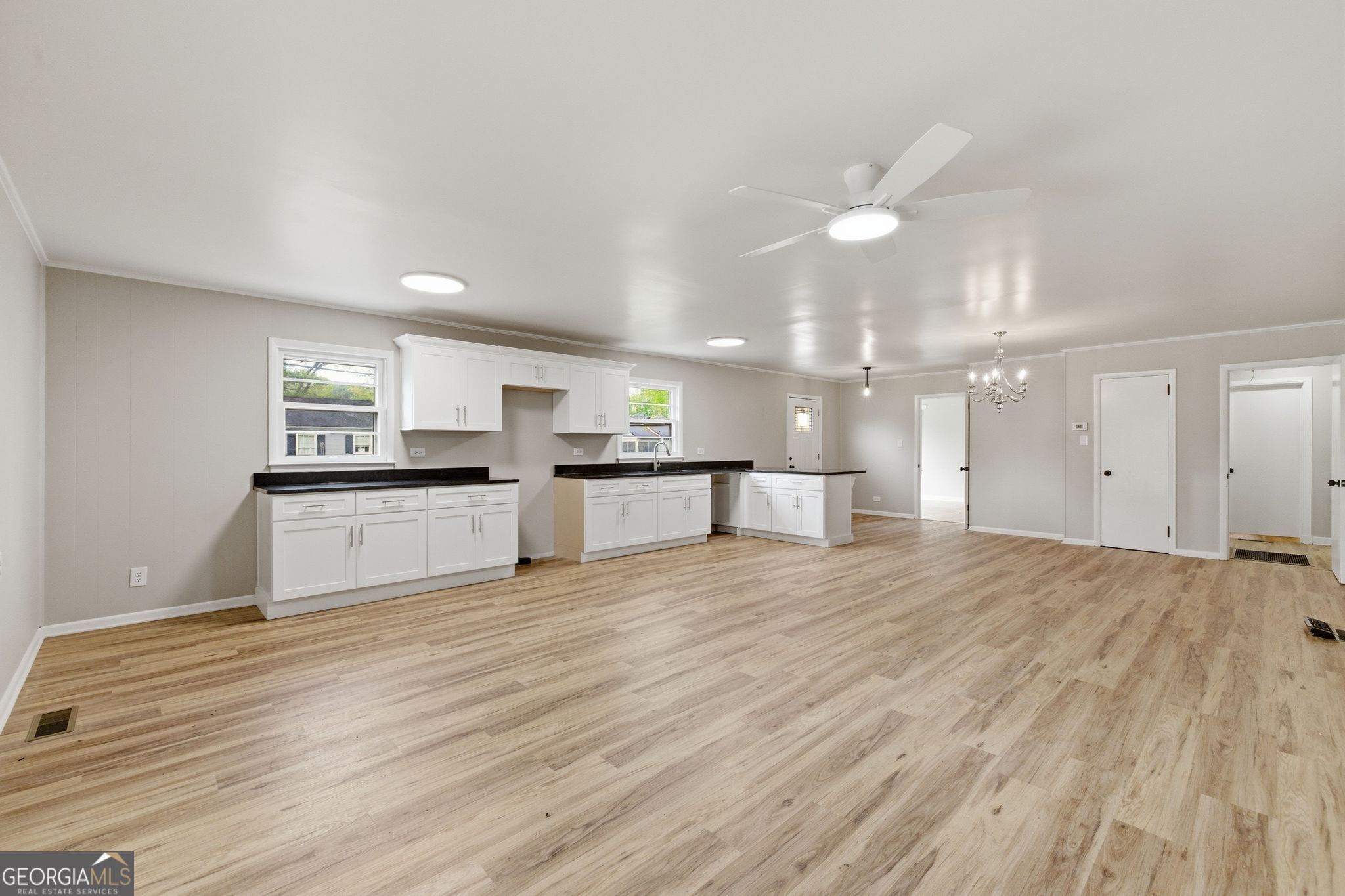 168 Moore Street Property Photo 4