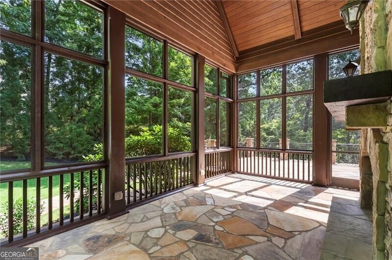 989 Middle Fork Trail Property Photo 15