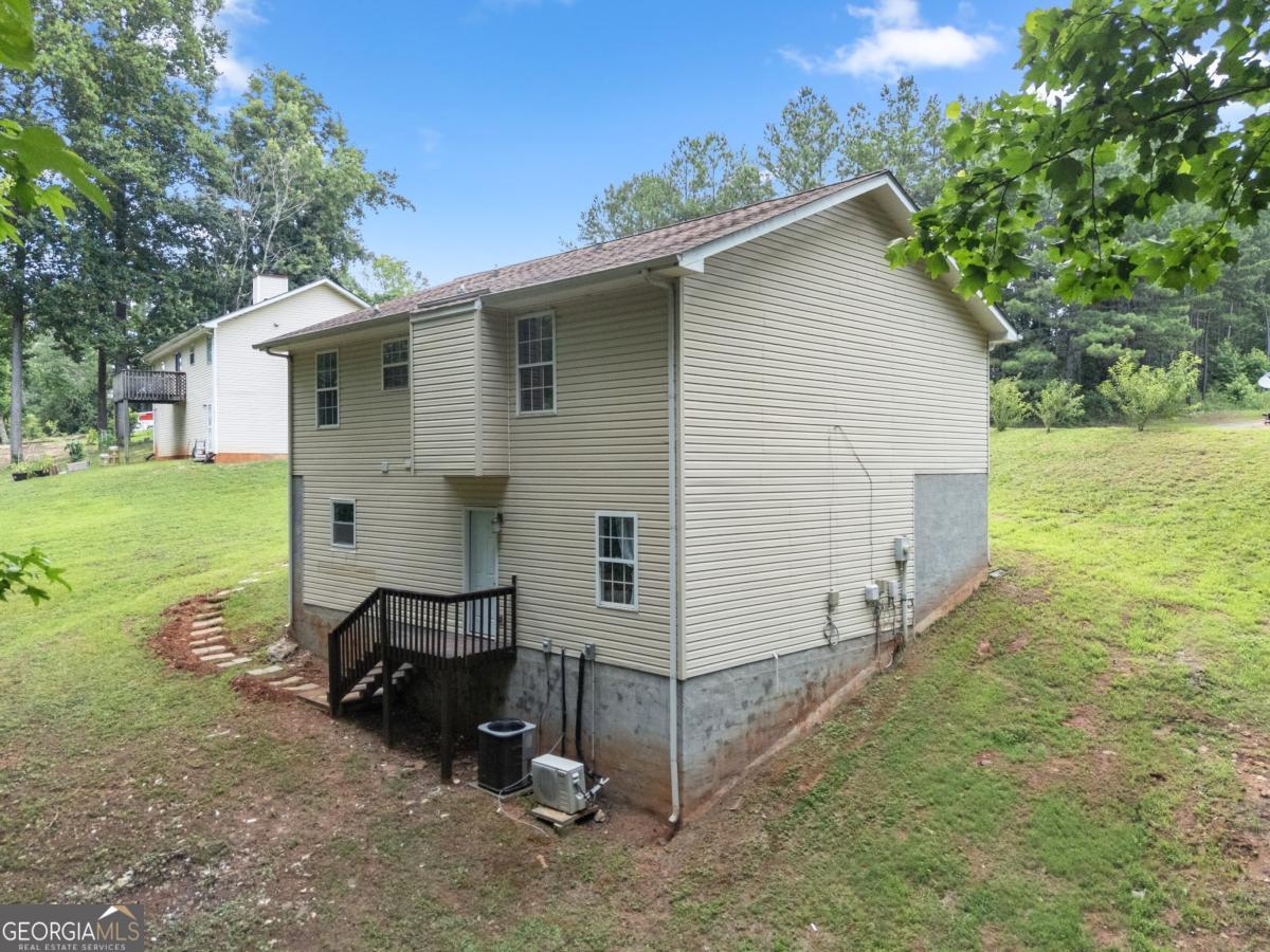 3030 Meadowridge Drive Property Photo 2
