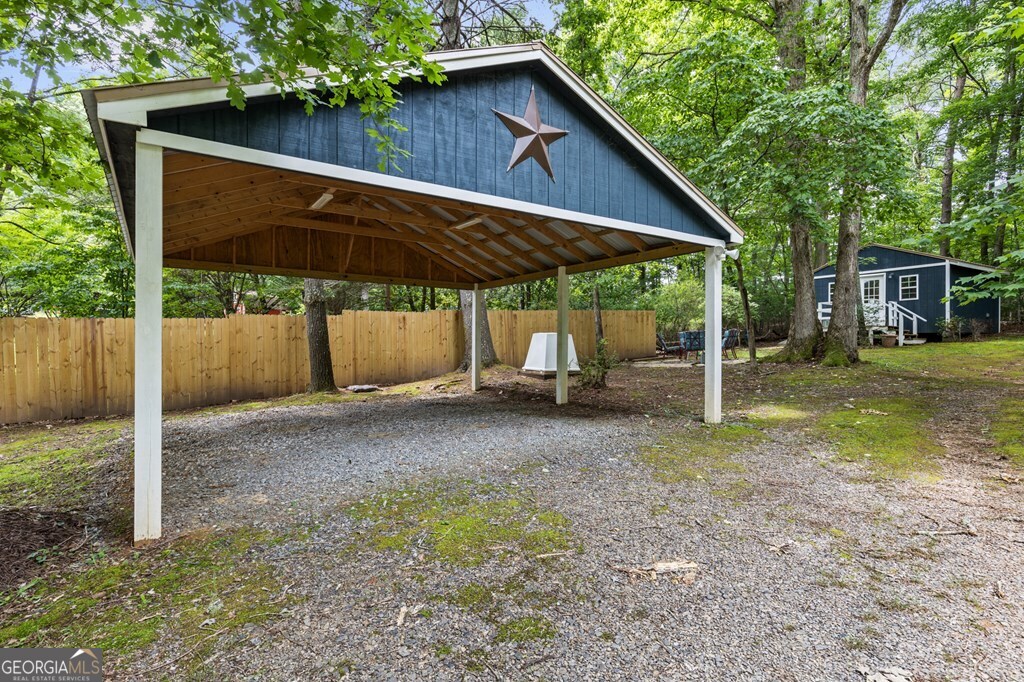 27 Medford Lane Property Photo 4