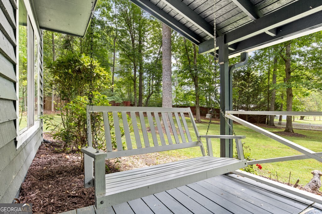 27 Medford Lane Property Photo 16