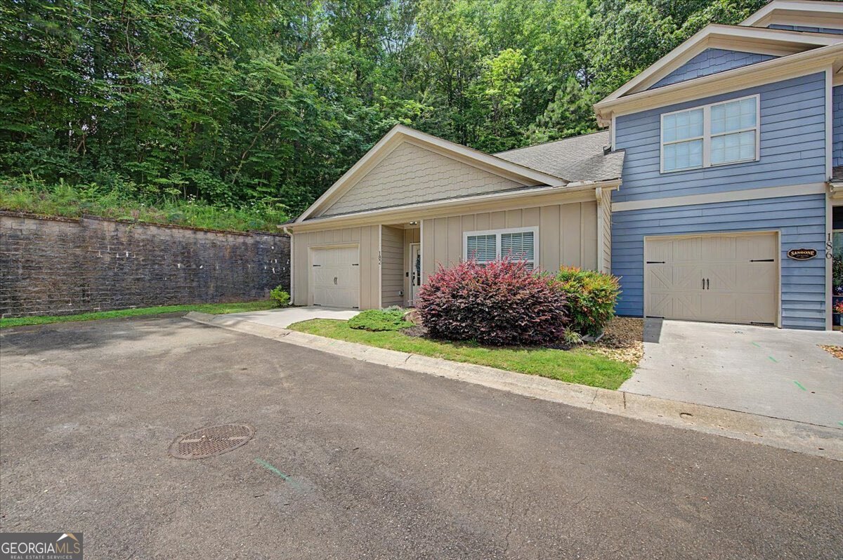 182 Towne Villas Drive Property Photo 3
