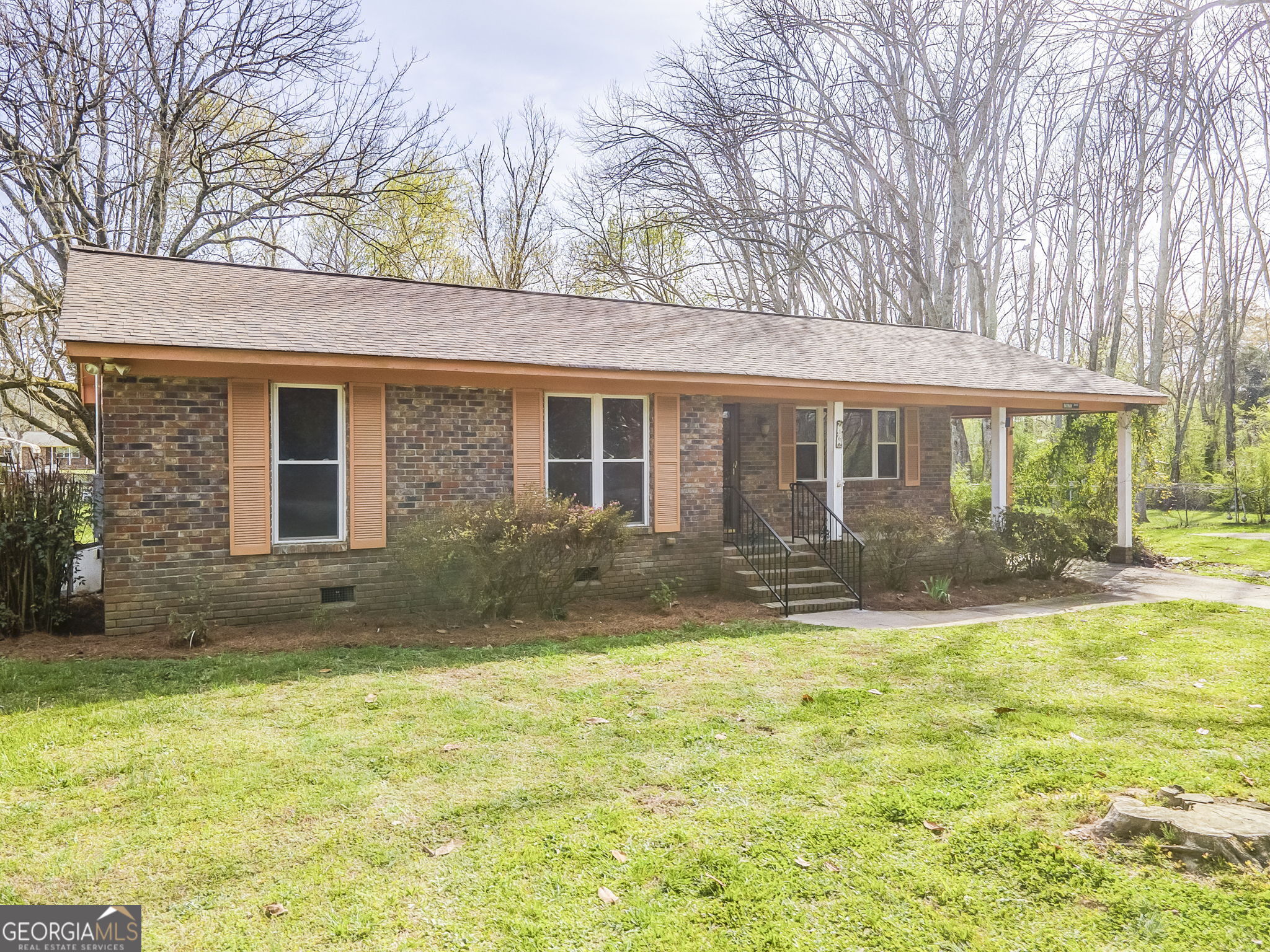 16 Mango Road NE