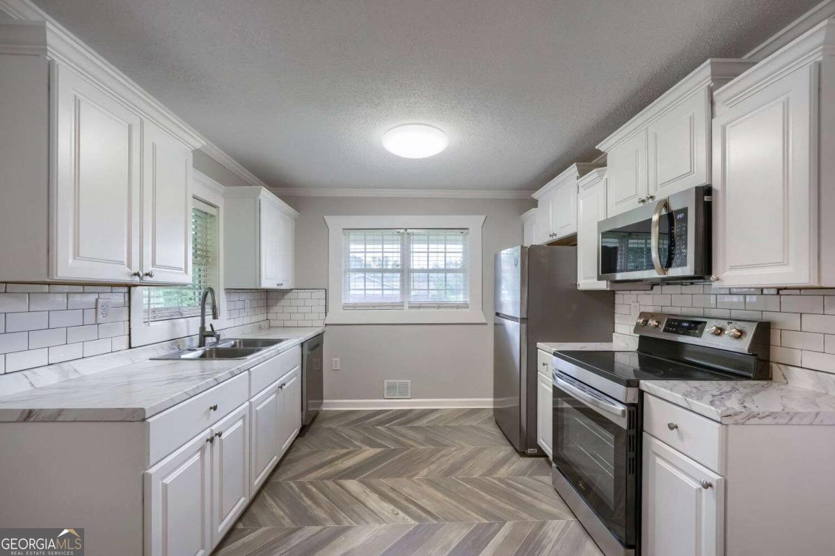 1 North Avenue Property Photo 9