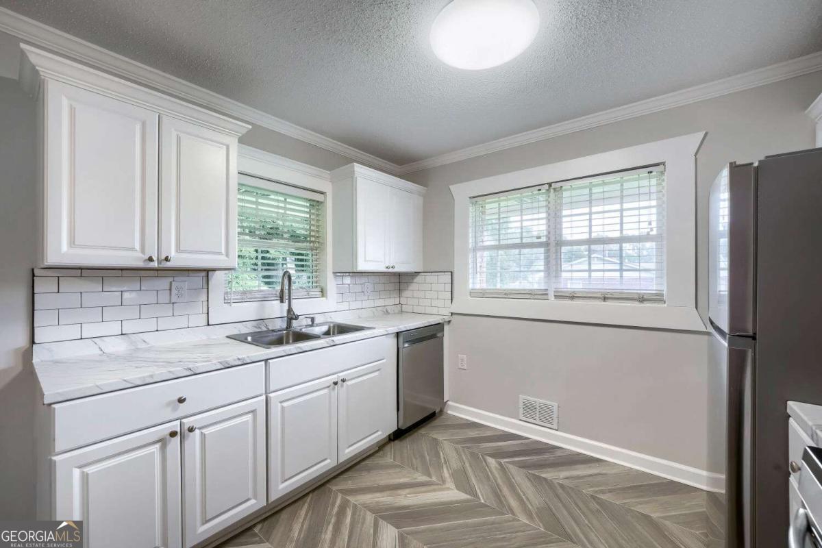 1 North Avenue Property Photo 10