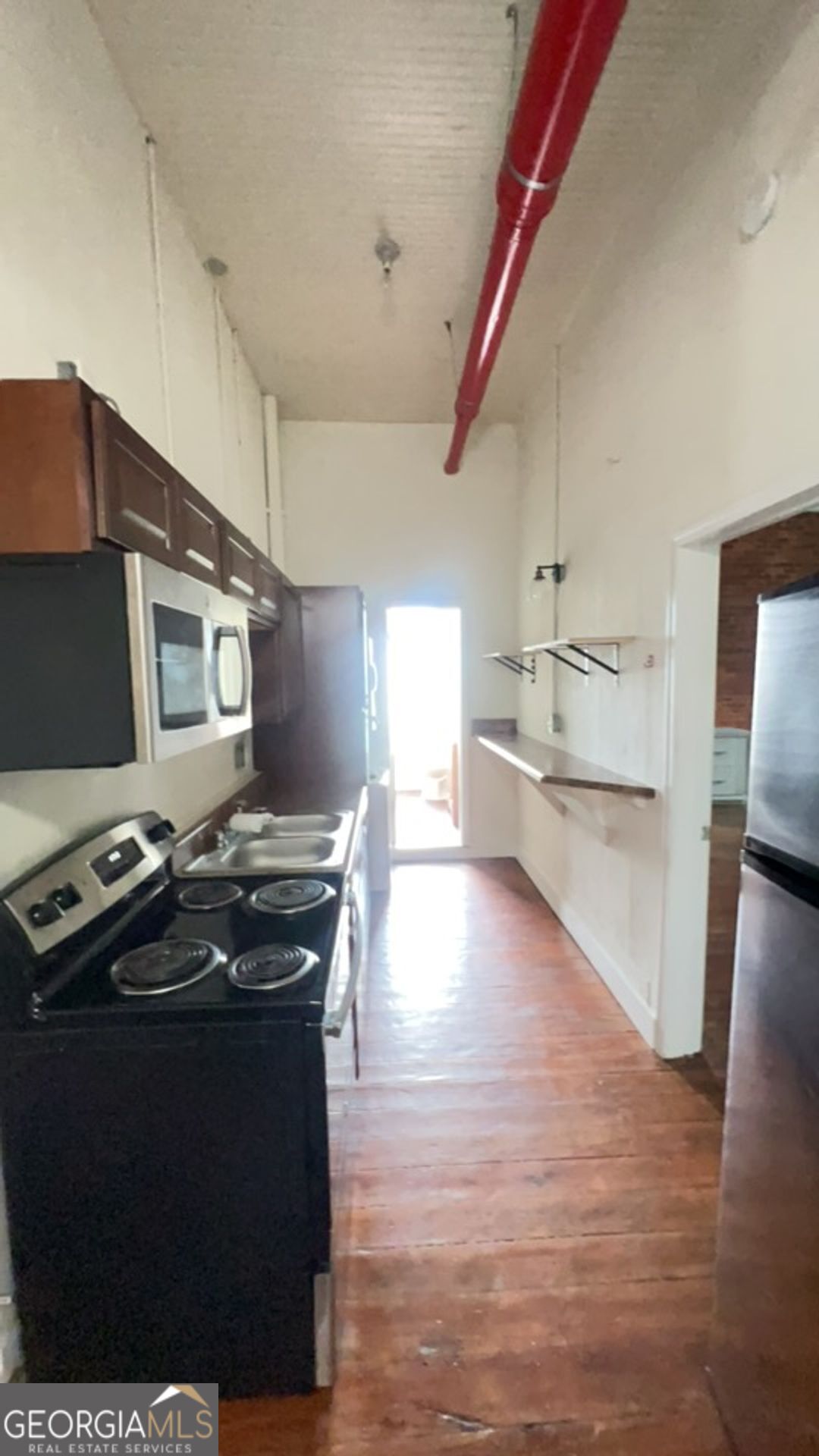 207-208 Adamson Square Unit A Property Photo 6