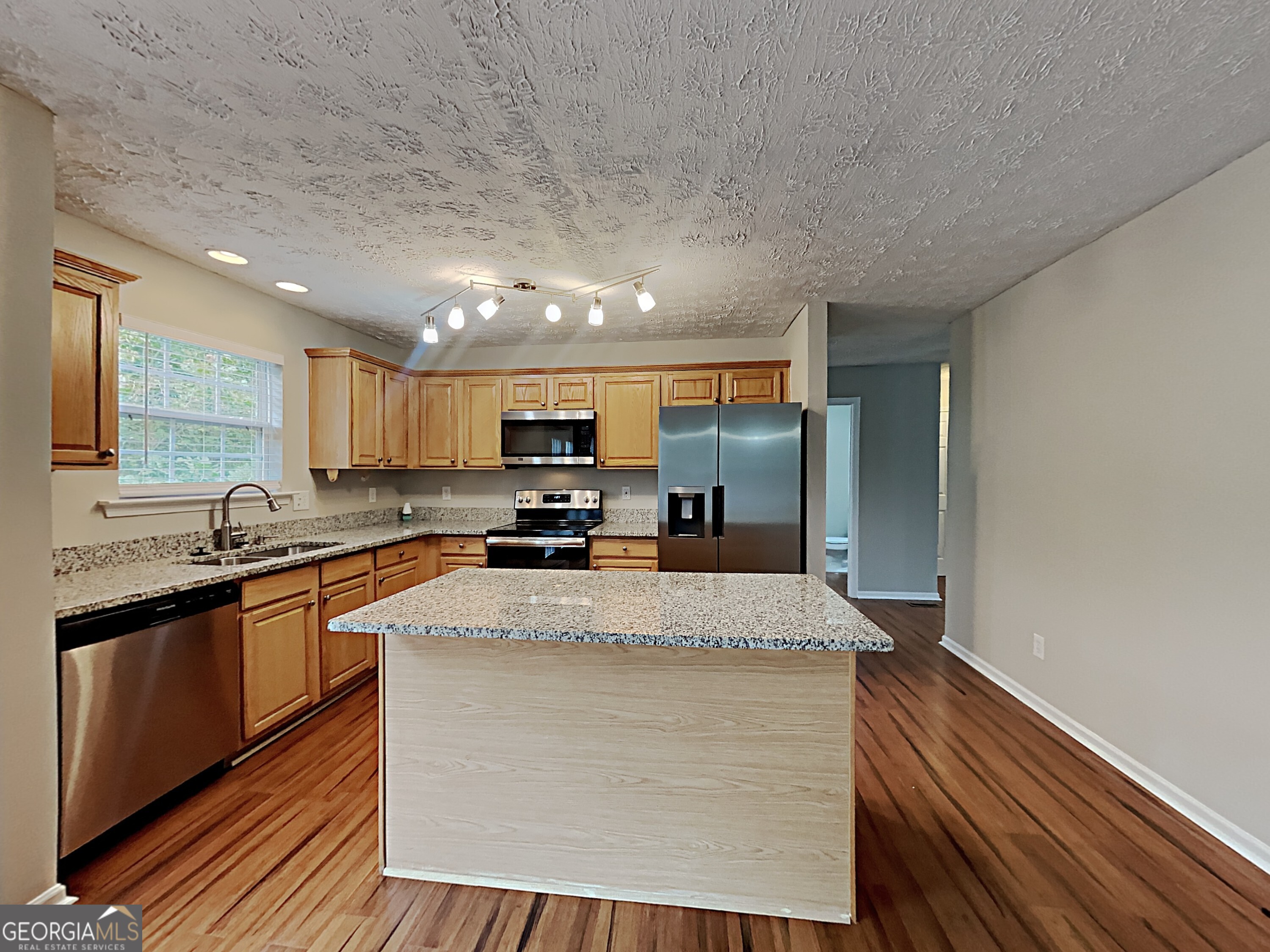 825 Roxfield Court Property Photo 6
