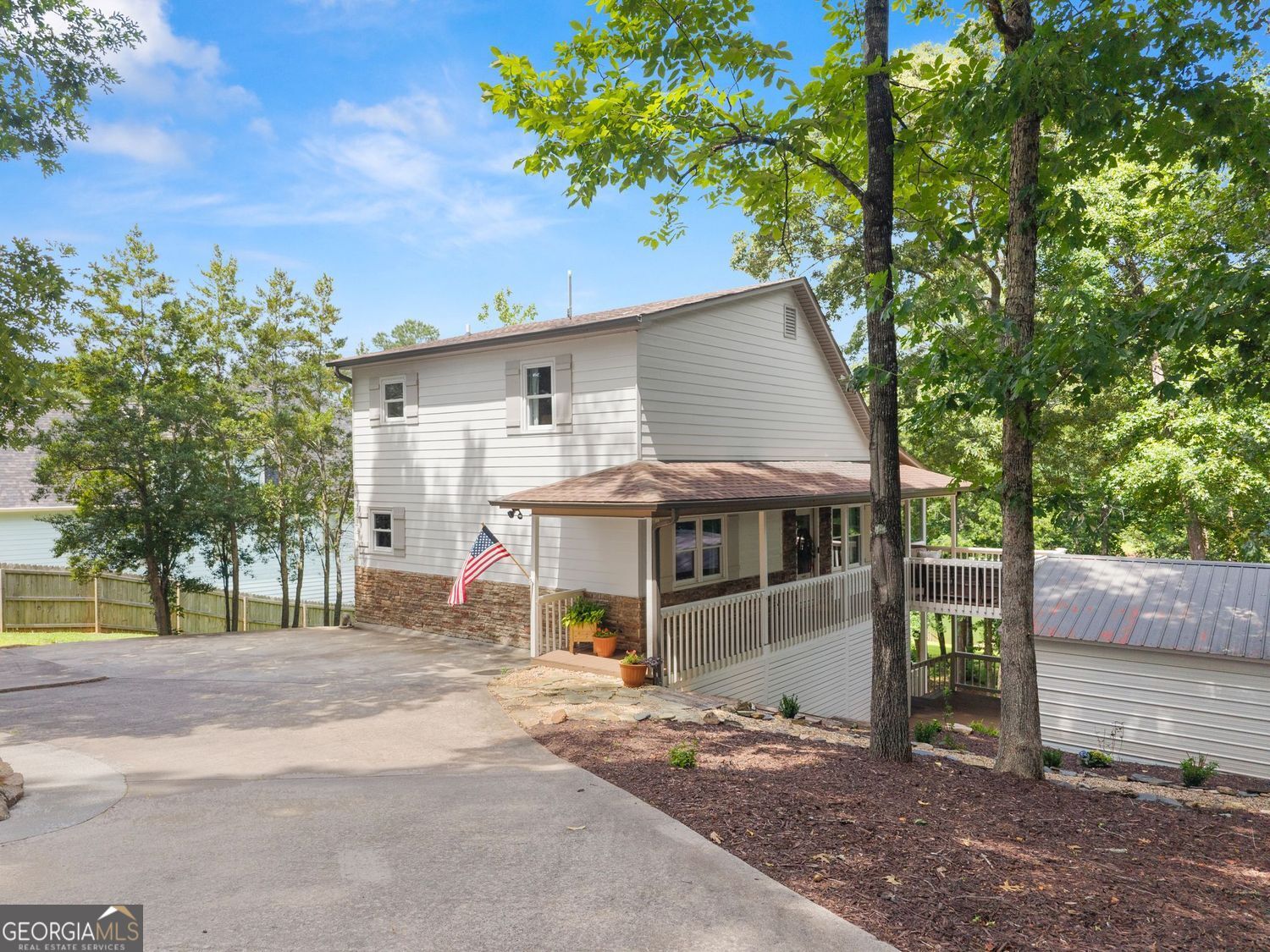 205 Lake Drive Property Photo 1