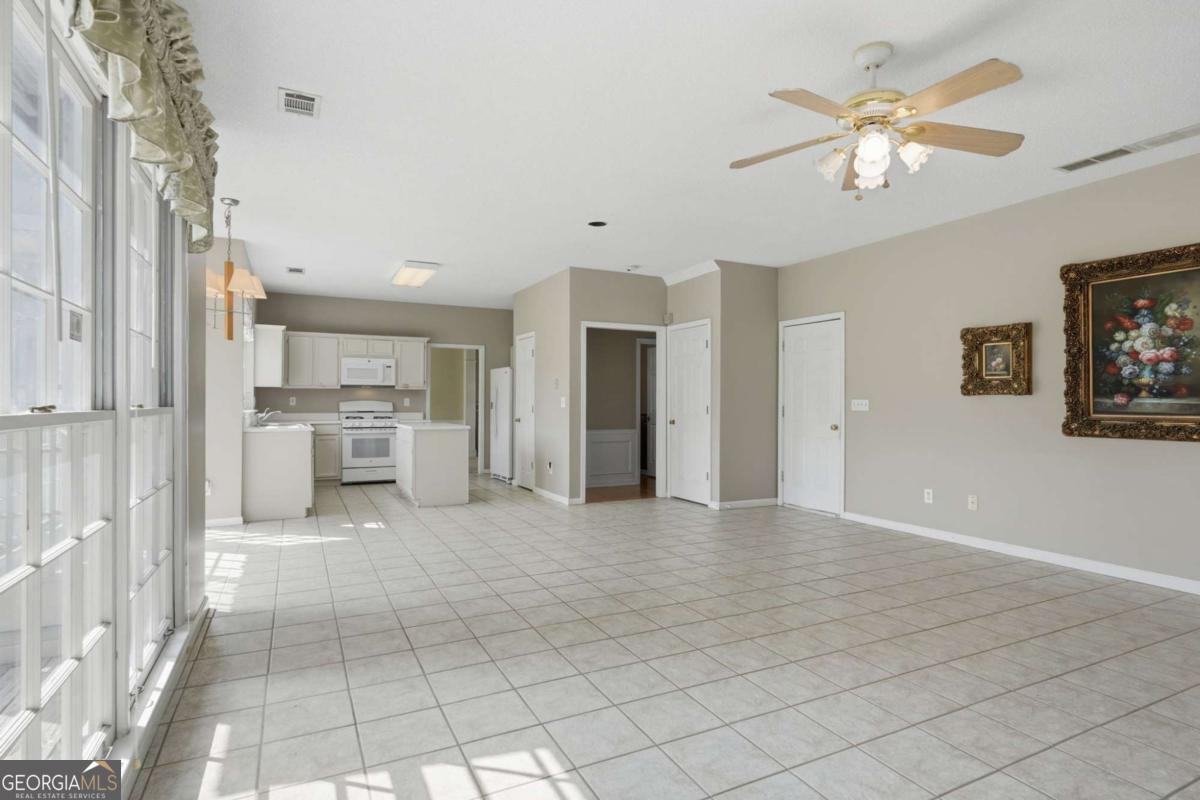 3840 Longlake Drive Property Photo 9