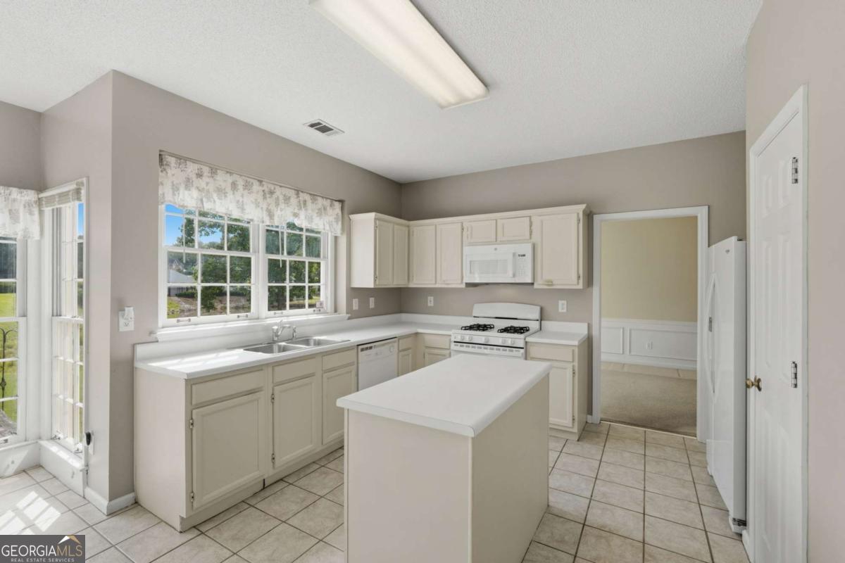 3840 Longlake Drive Property Photo 12
