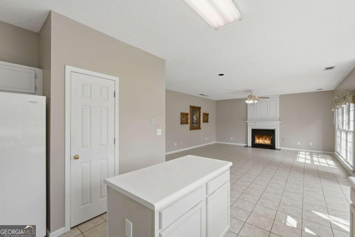 3840 Longlake Drive Property Photo 14