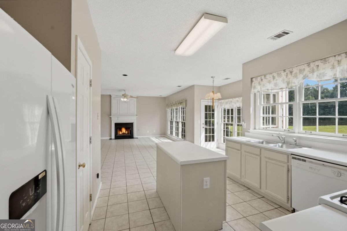3840 Longlake Drive Property Photo 15