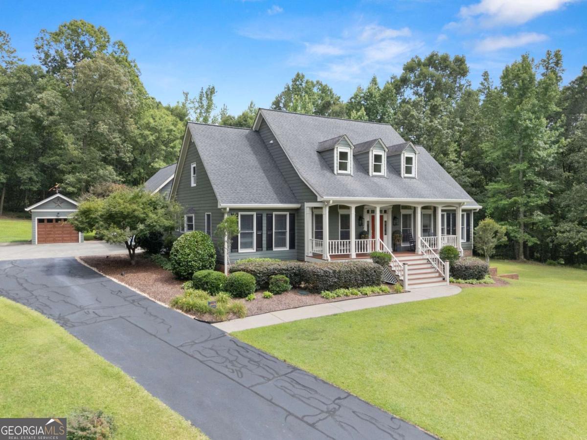 924 James Powers Road Property Photo 3