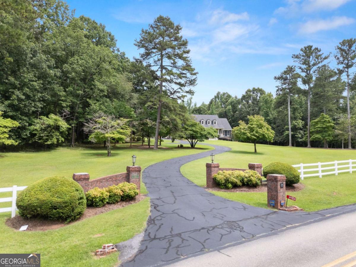 924 James Powers Road Property Photo 9
