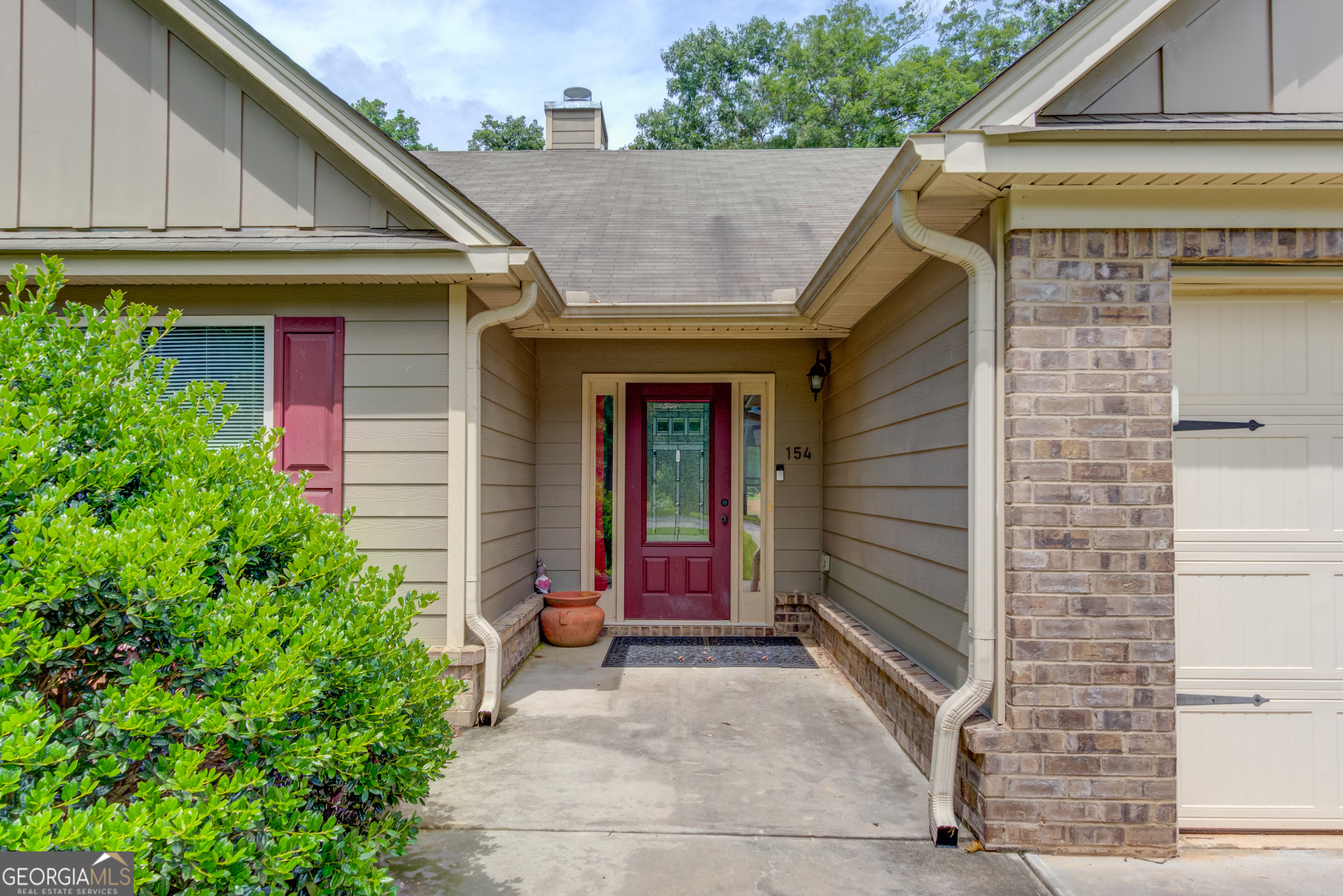 154 Rolling Oaks Lane Property Photo 2