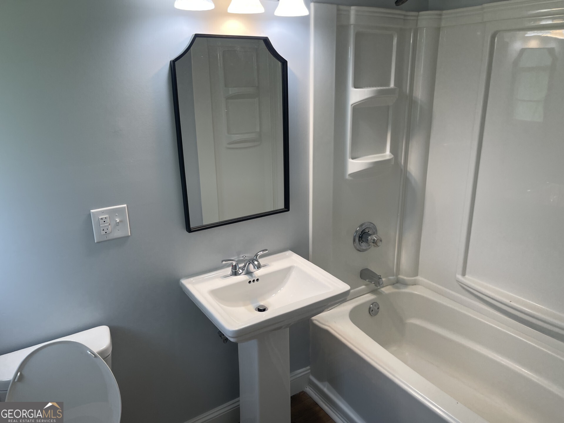 2323 S 1st Avenue Property Photo 8