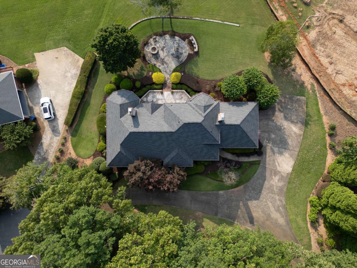 1010 Forrest Hills Point Property Photo 4