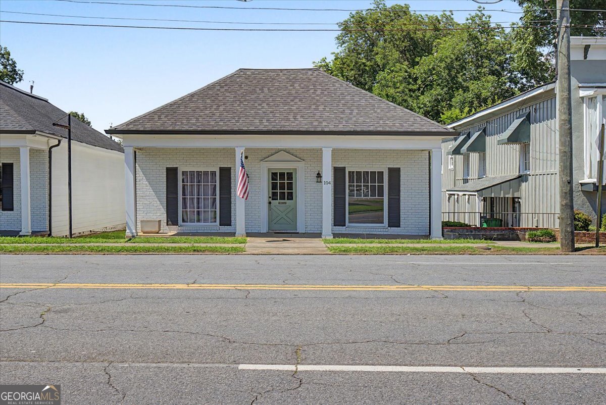 104 East Avenue Property Photo 1