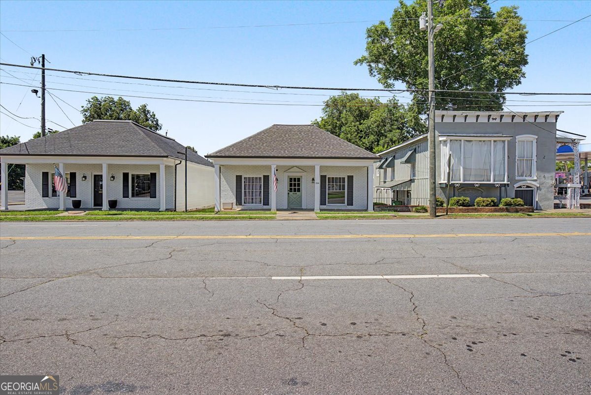 104 East Avenue Property Photo 2