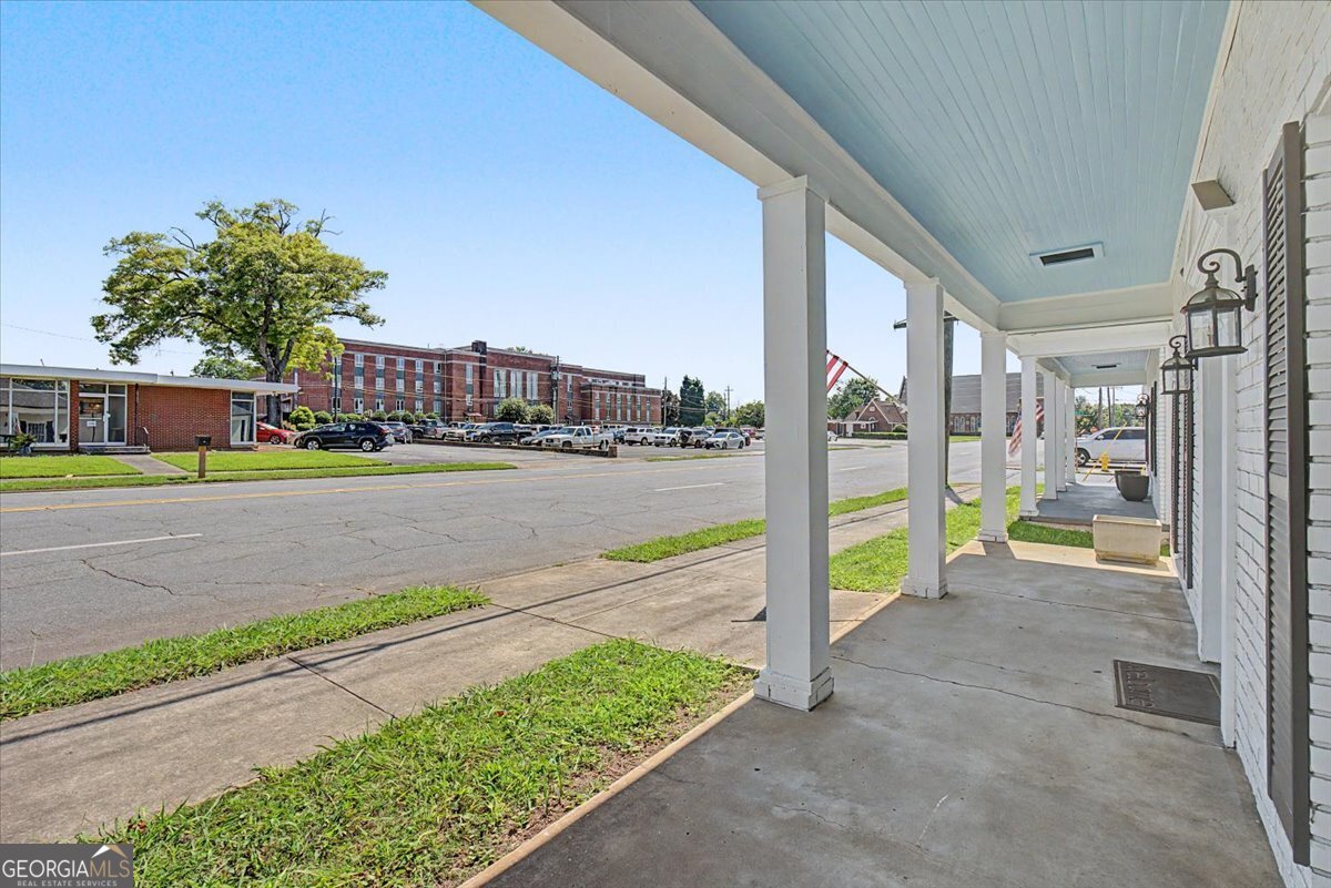 104 East Avenue Property Photo 4