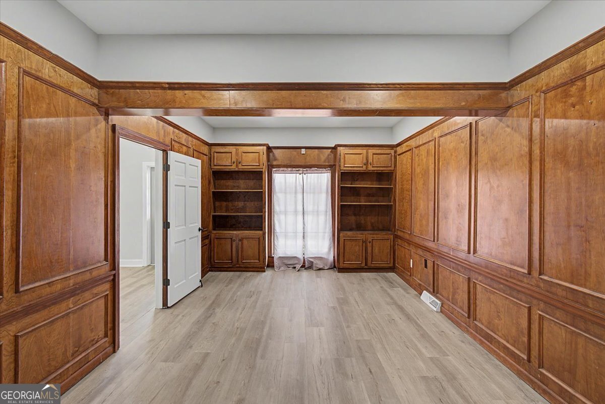 104 East Avenue Property Photo 9