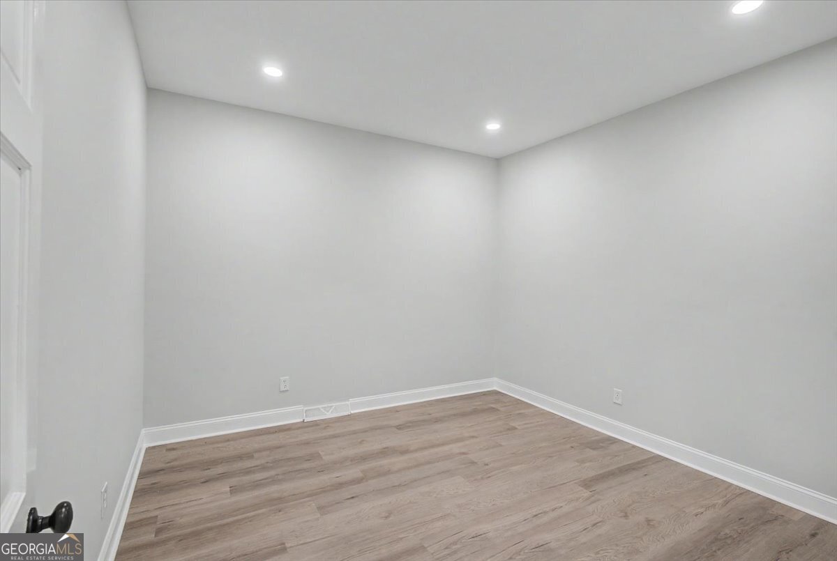 104 East Avenue Property Photo 11