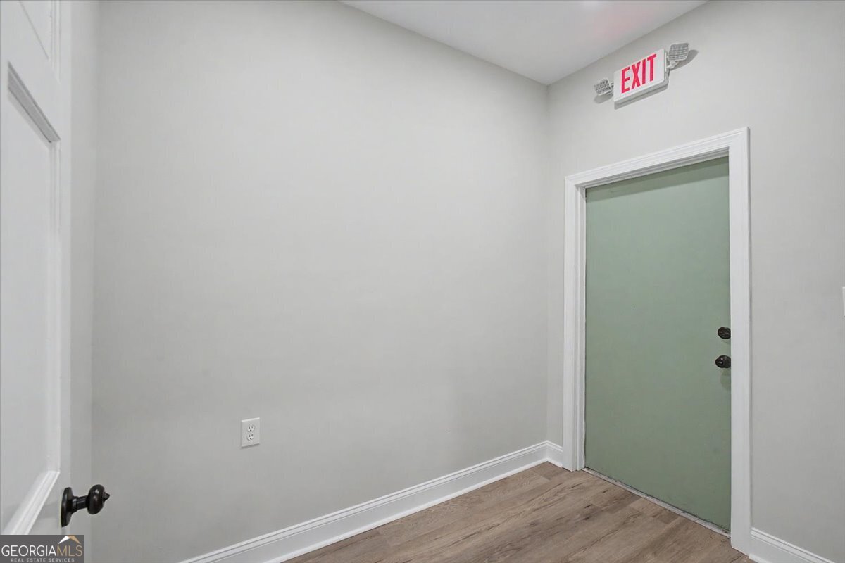 104 East Avenue Property Photo 12