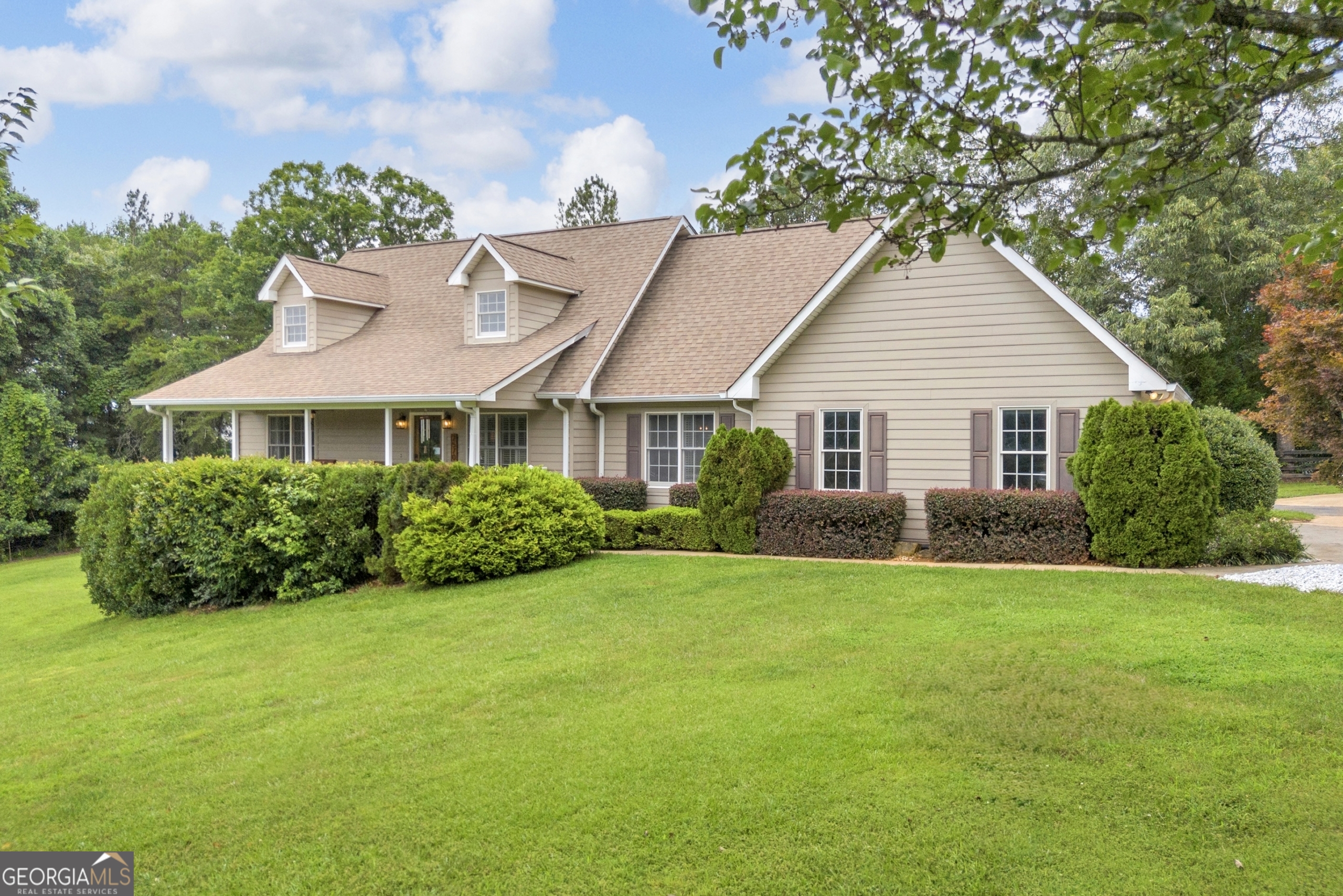 2570 Castleberry Bridge Road Property Photo 2