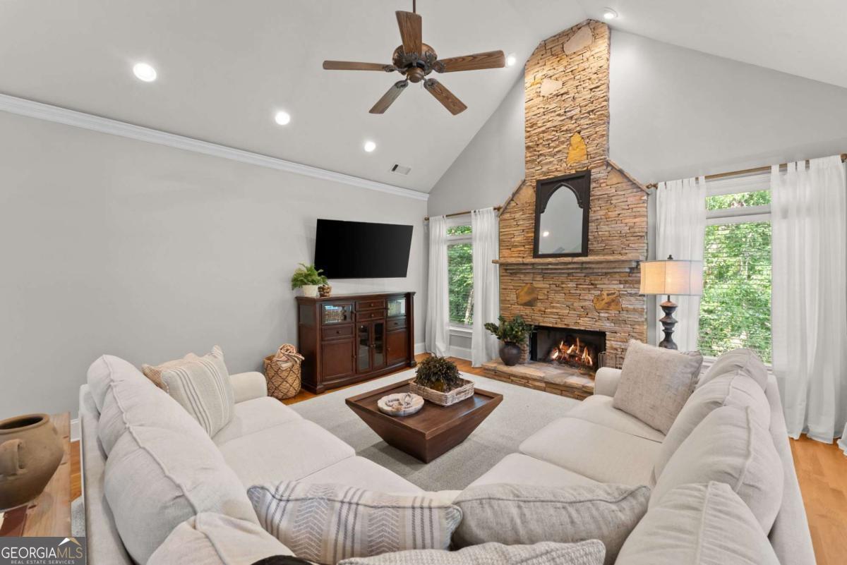3365 Greenside Court Property Photo 6