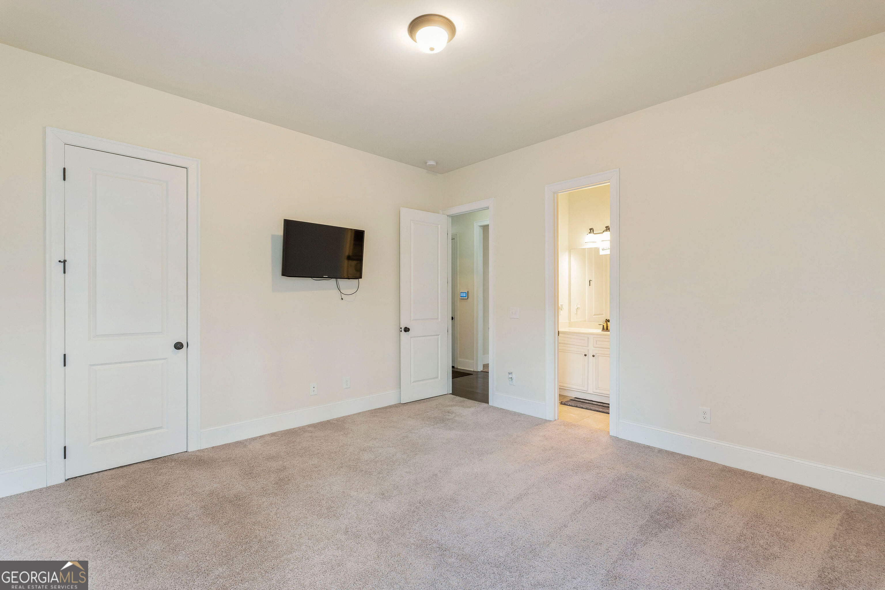 6857 Louis Drive Property Photo 14