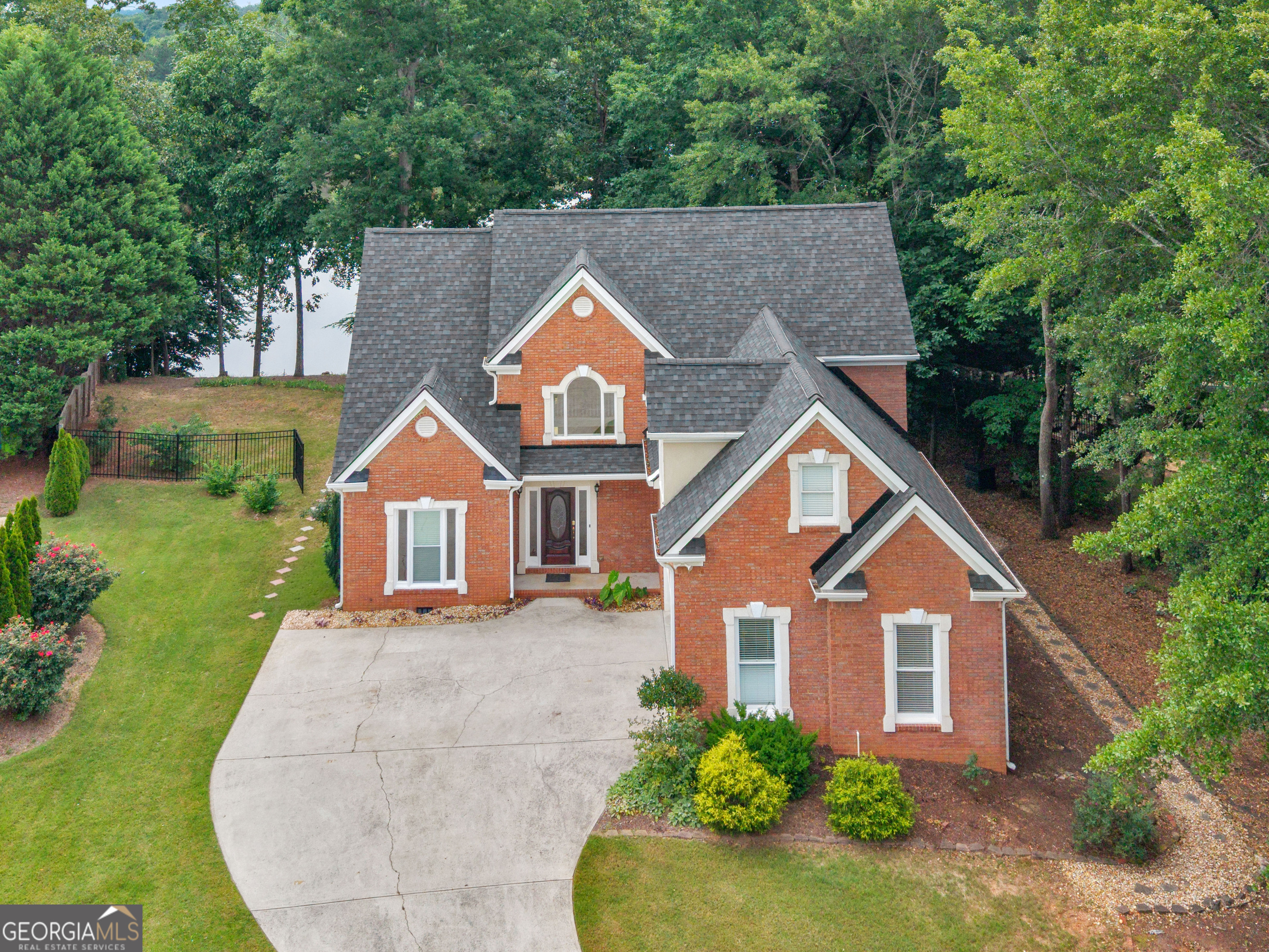 1445 Lake Forest Lane Property Photo 3