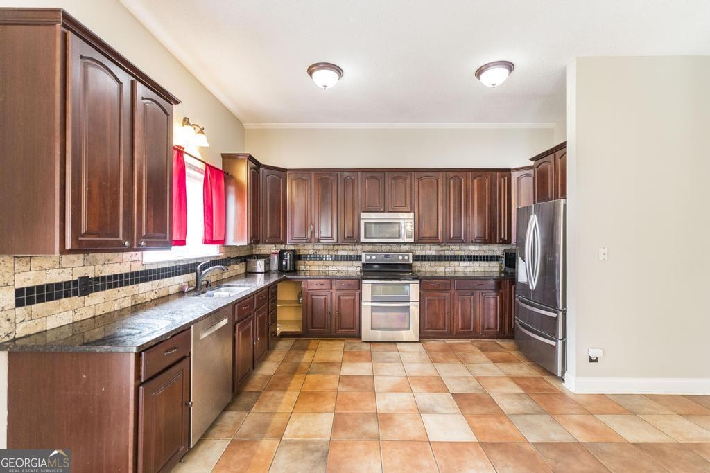 208 Martin Terrace Property Photo 16