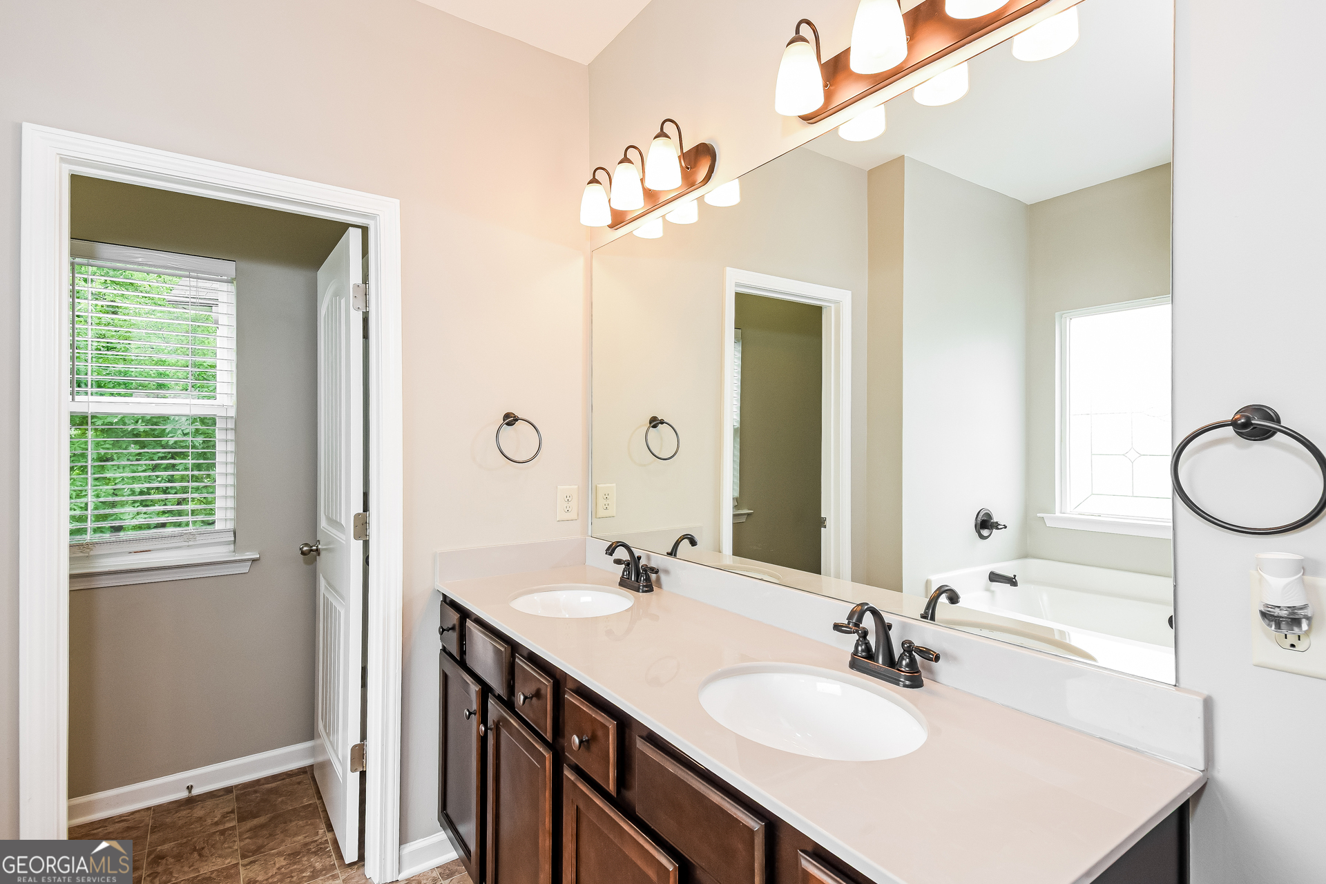 109 Cessna Drive Property Photo 17