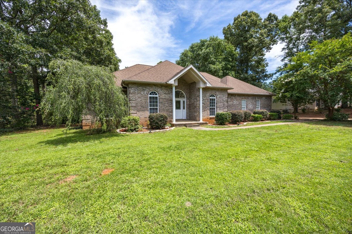 156 Henry Drive Property Photo 3