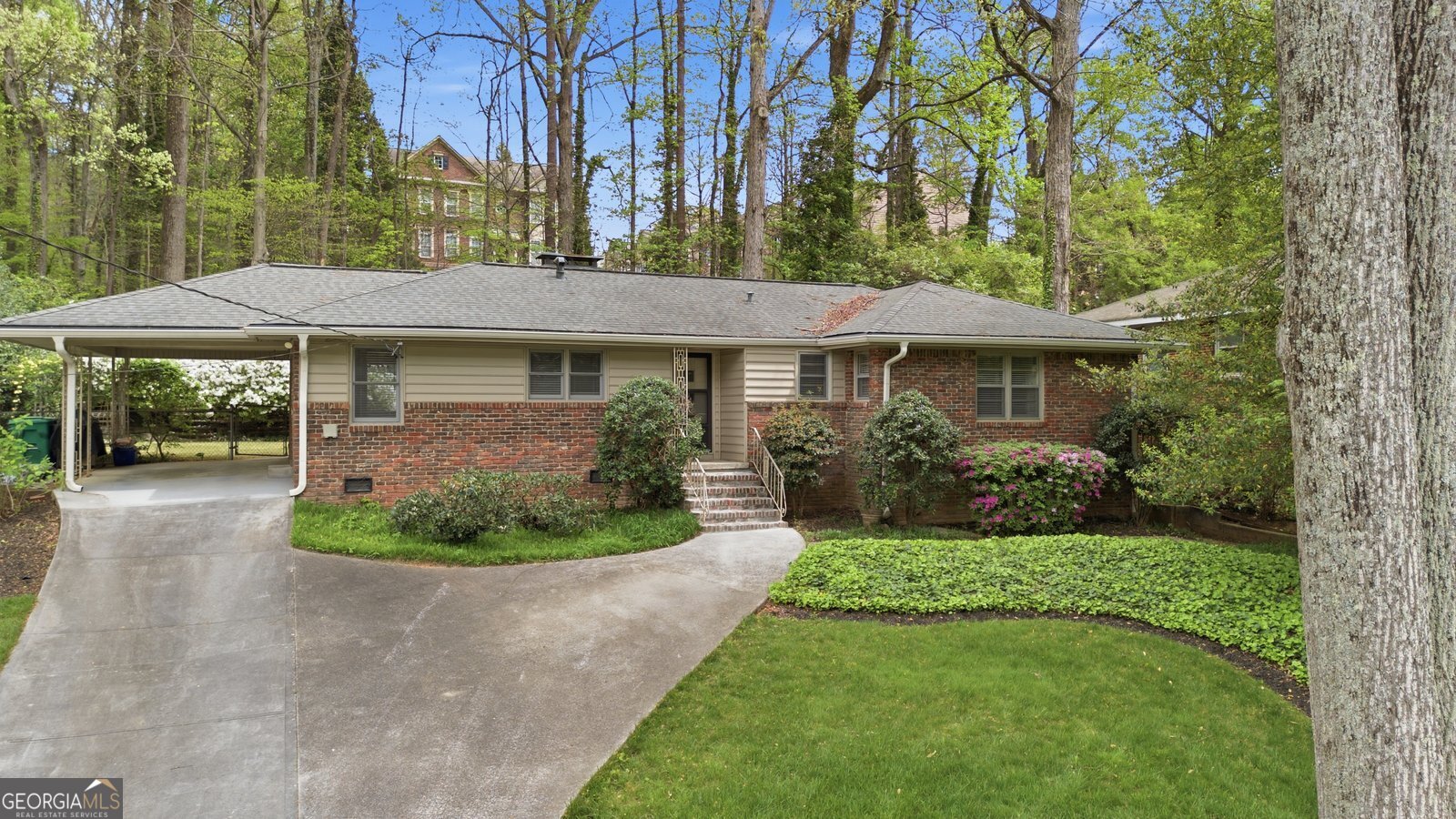 955 Vistavia Circle Property Photo 1