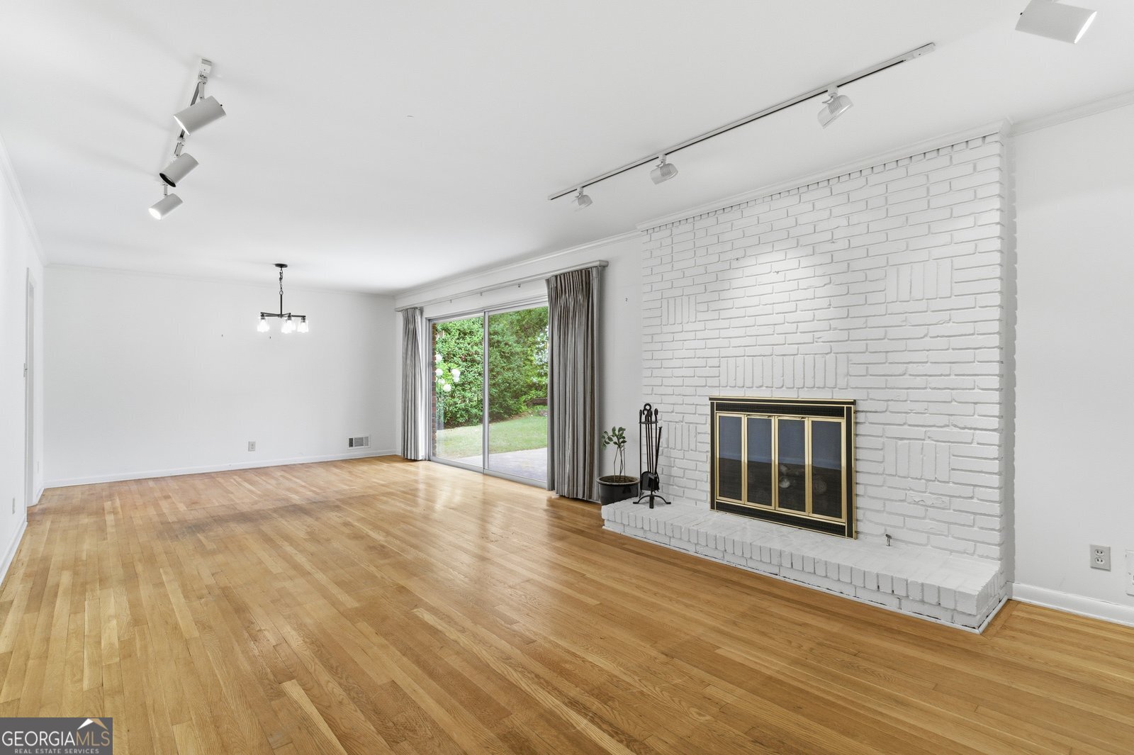 955 Vistavia Circle Property Photo 6
