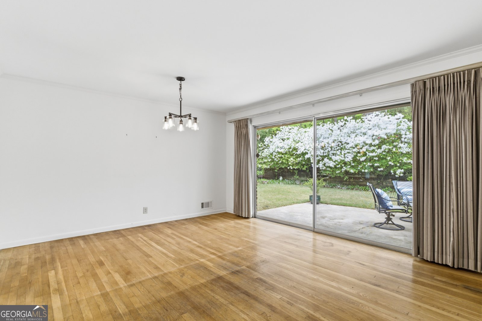 955 Vistavia Circle Property Photo 8