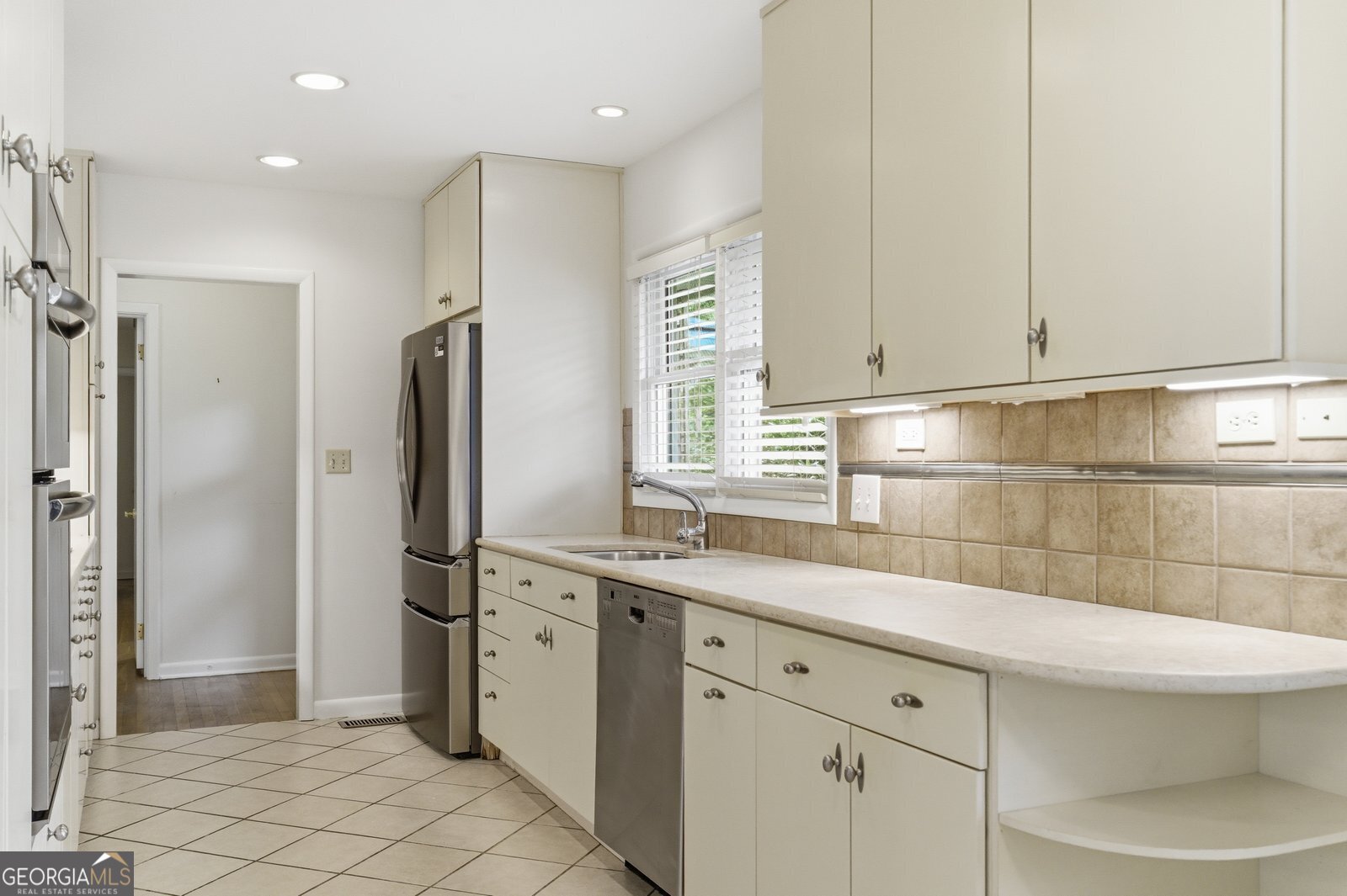 955 Vistavia Circle Property Photo 9